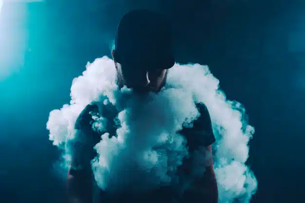 vaper pokój pełen pary, gęsta mgła e-papierosa, chmury z vapingu w pomieszczeniu, atmosfera vapera entuzjasty - Chmura vape Zdjęcia - darmowe pobieranie na Freepik