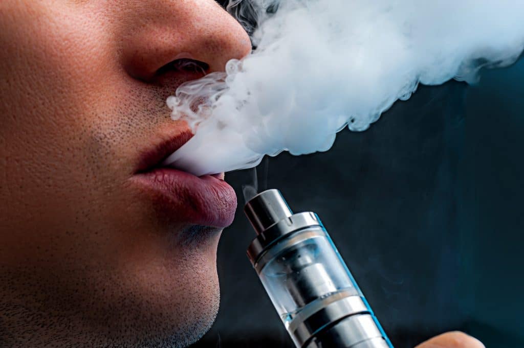 throathit drapanie w gardle, nieprzyjemne doznania vaping, jeż e-papieros - Throat hit, czyli skąd się bierze drapanie w gardle? - VapePoland.pl