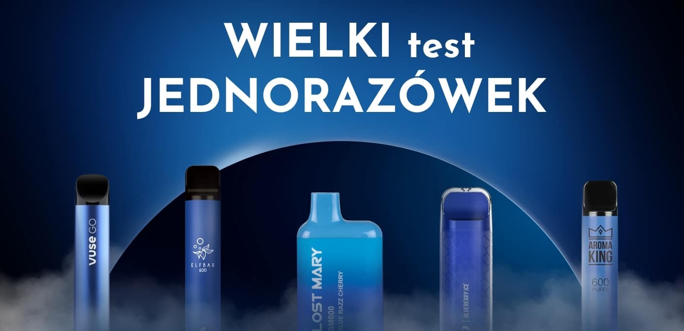 Wnętrze sklepu Żabka z wyraźnie widocznym regałem oferującym różnorodne liquidy i e-papierosy jednorazowe, podkreślającym ich dostępność.