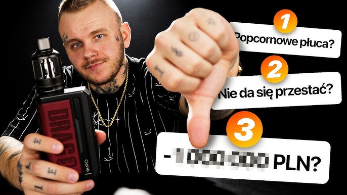 Mężczyzna z wyrazem zadowolenia na twarzy, zaciągający się e-papierosem jednorazowym, w tle subtelna chmura pary i rozmyte owoce.