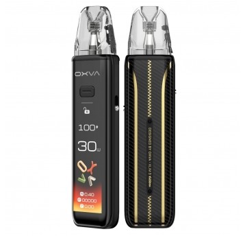 Małe, eleganckie pody e-papierosów, np. Oxva Xlim lub Vaporesso XROS, trzymane w dłoni, symbolizujące dyskrecję i wygodę codziennego użytkowania w mieście.